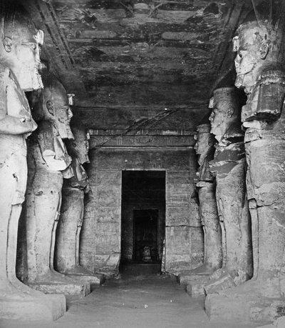 El Interior del Templo de Ramsés II de English Photographer